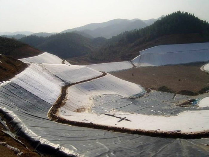 遼寧朝陽垃圾填埋場.jpg