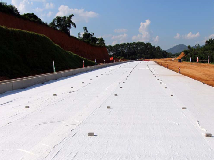 南寧土工布公路養護案例.png
